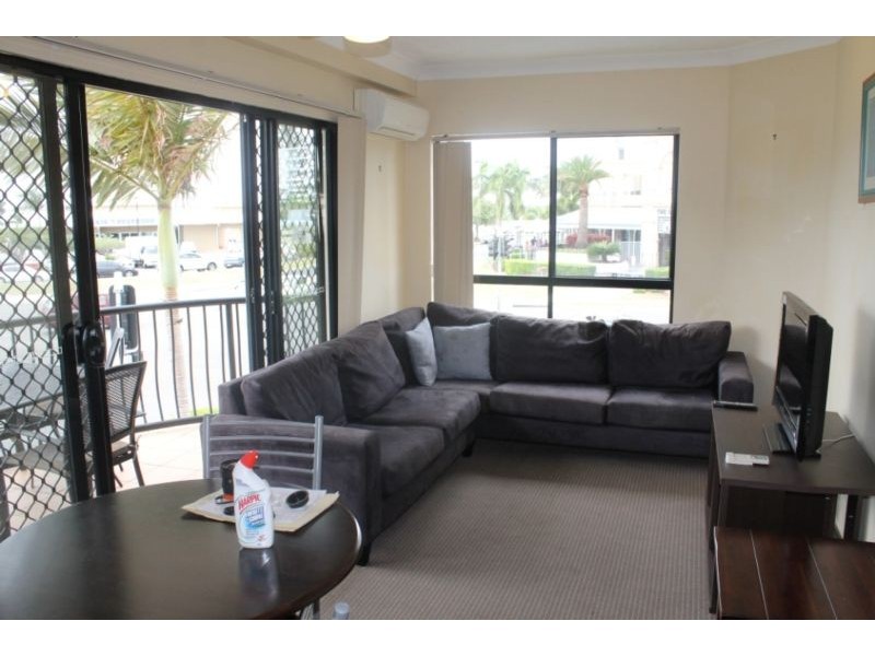 5/2 Broad St, Labrador QLD 4215