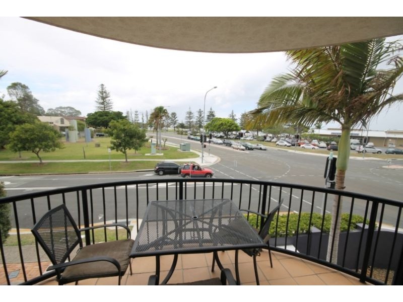 5/2 Broad St, Labrador QLD 4215