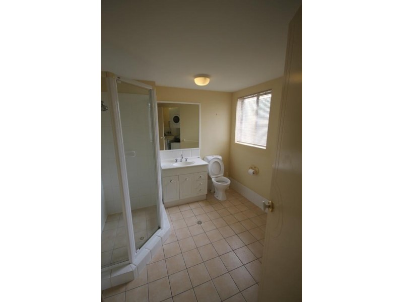 5/2 Broad St, Labrador QLD 4215