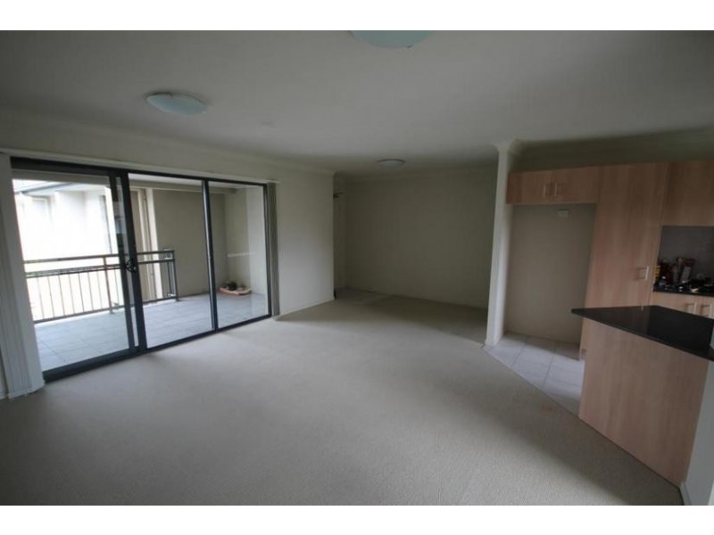 13/48 Lenneberg St, Southport QLD 4215
