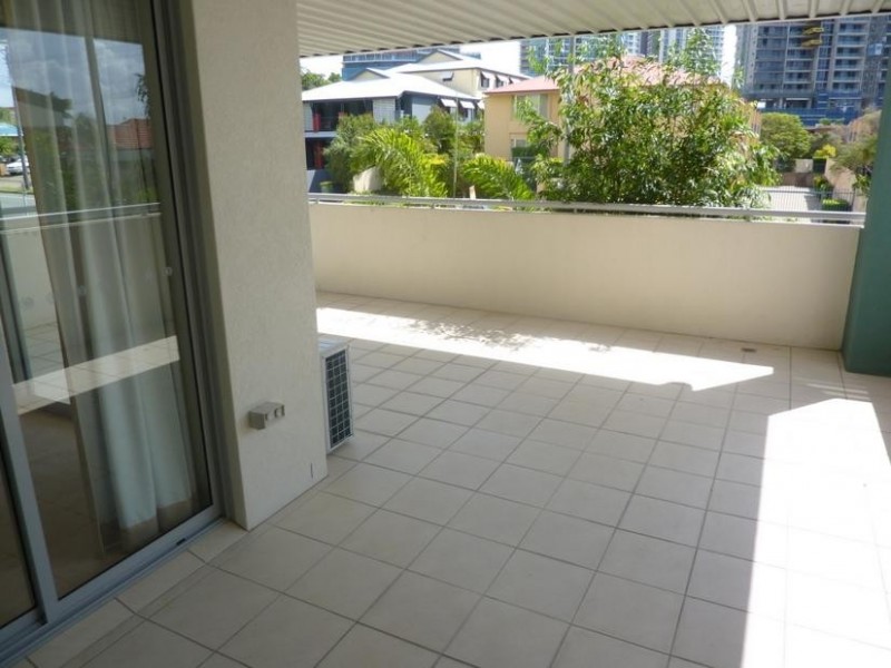 8/52 Queen St, Southport QLD 4215