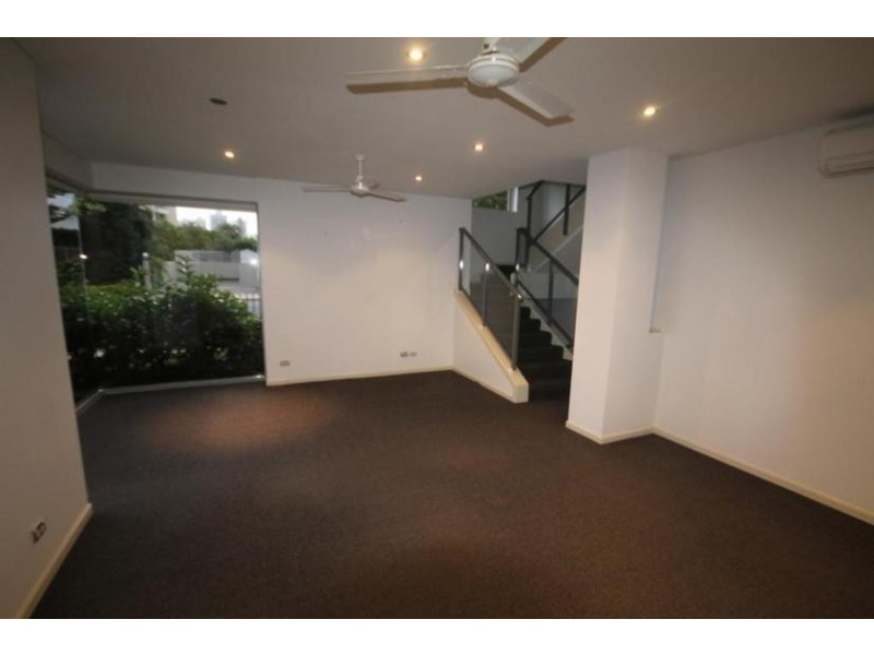 11 Como Cr, Southport QLD 4215