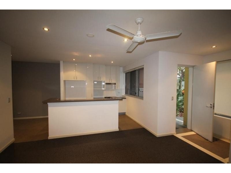11 Como Cr, Southport QLD 4215