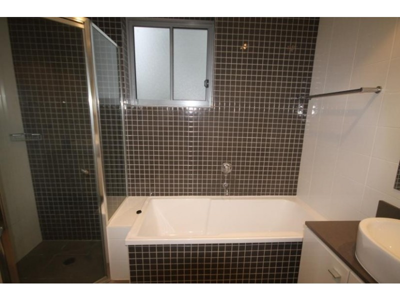 11 Como Cr, Southport QLD 4215