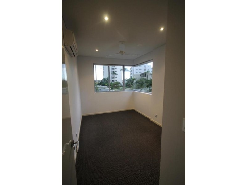 11 Como Cr, Southport QLD 4215