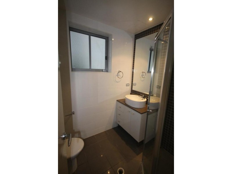 11 Como Cr, Southport QLD 4215