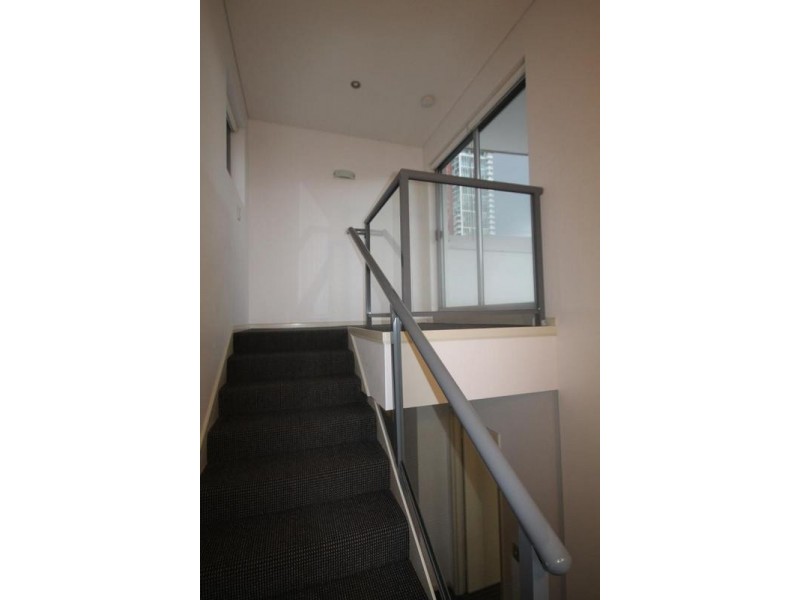 11 Como Cr, Southport QLD 4215