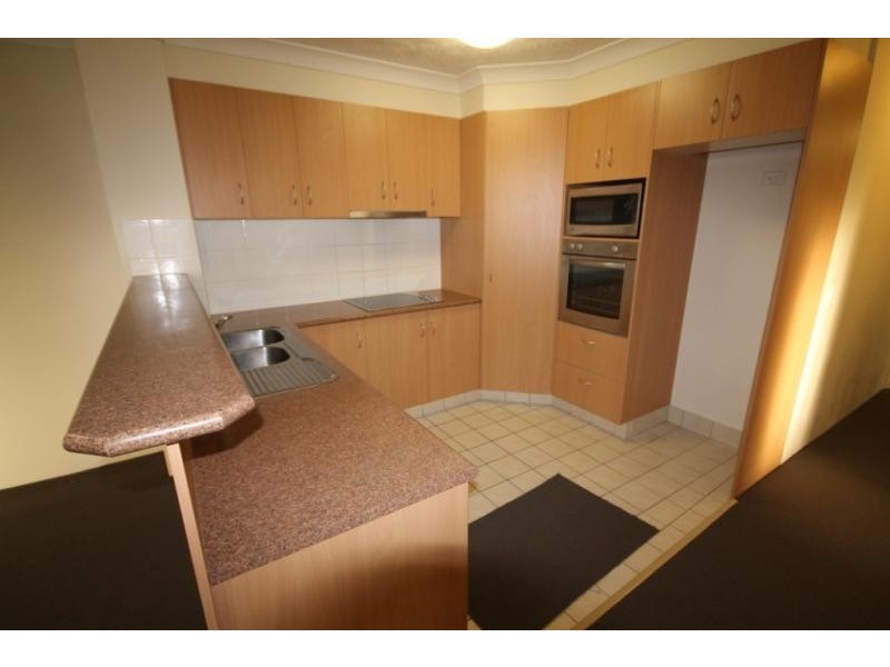 17/27 Walton St, Southport QLD 4215