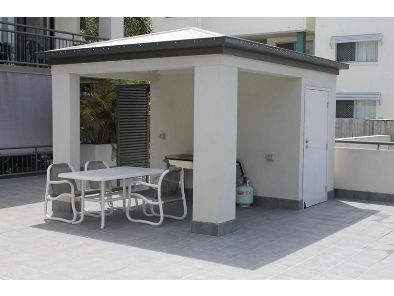 Lot 3, 3/48 Lenneberg St, Southport QLD 4215