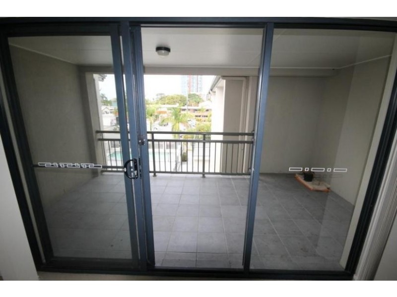 Lot 3, 3/48 Lenneberg St, Southport QLD 4215