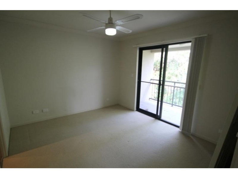 Lot 3, 3/48 Lenneberg St, Southport QLD 4215