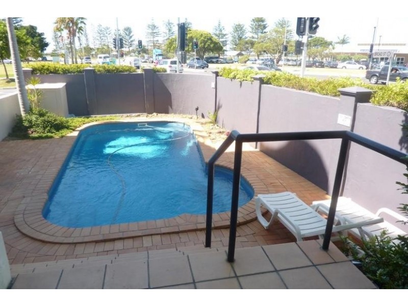 14/2 Broad St, Labrador QLD 4215