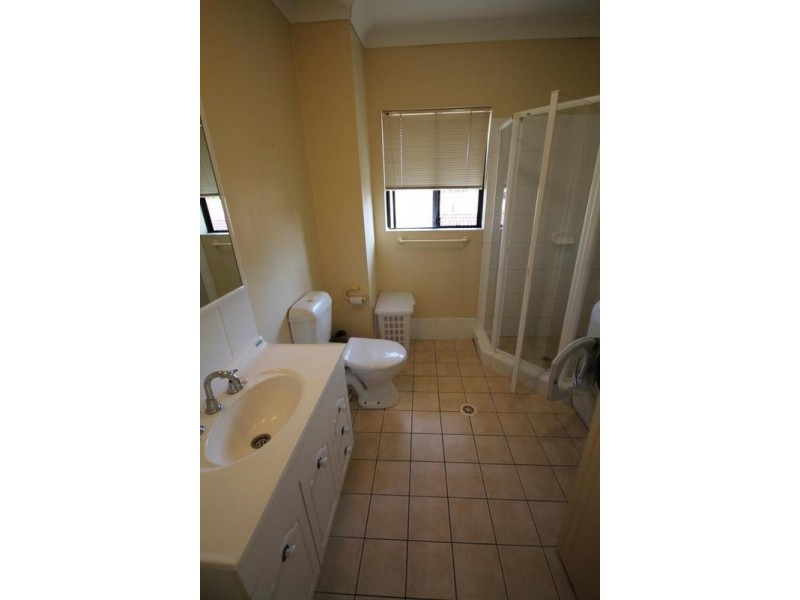 14/2 Broad St, Labrador QLD 4215