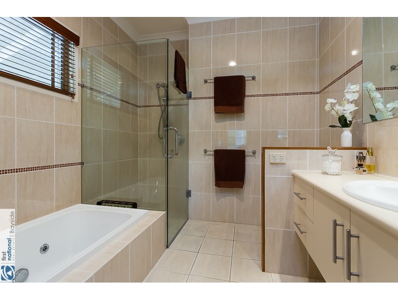 42 Valley Road, Wellington Point QLD 4160