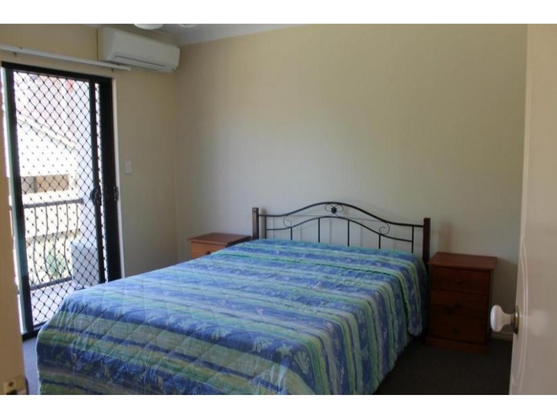 8/2 Broad St, Labrador QLD 4215