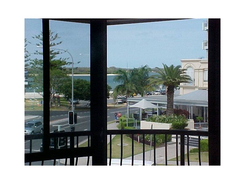 8/2 Broad St, Labrador QLD 4215