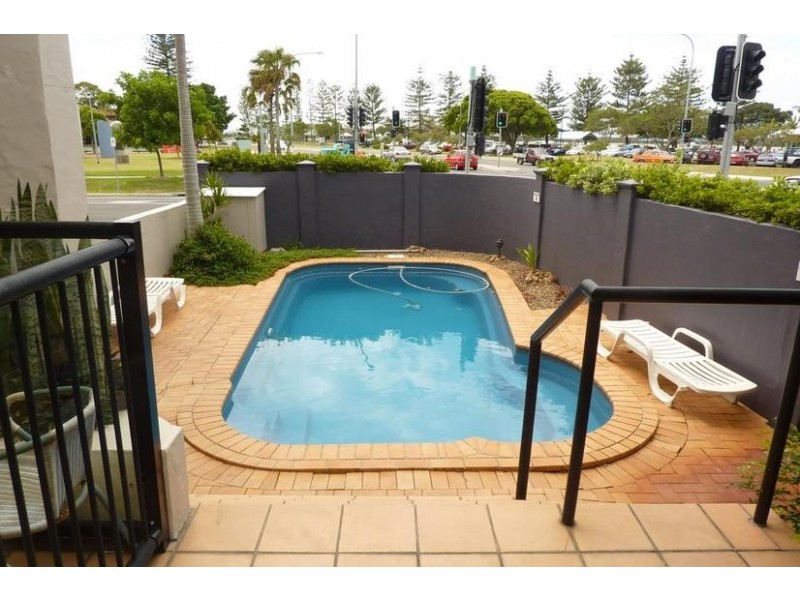 8/2 Broad St, Labrador QLD 4215