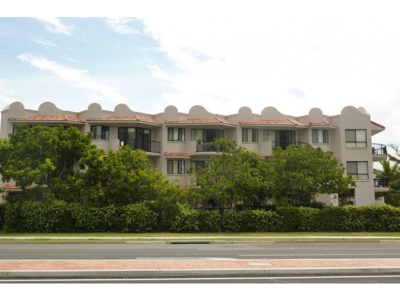 8/2 Broad St, Labrador QLD 4215