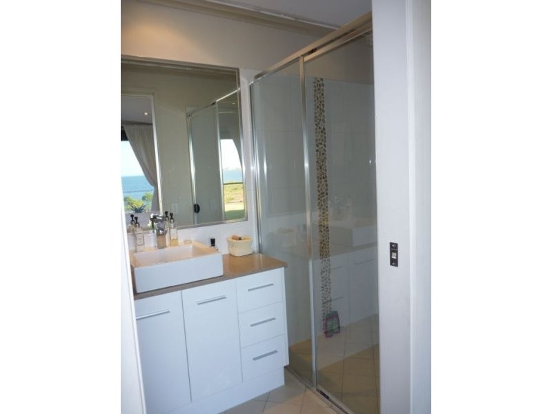 65 Mooroondu Rd, Thorneside QLD 4158