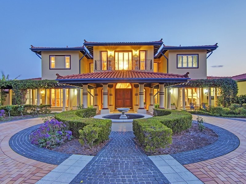 4 Commodore Drive, Birkdale QLD 4159