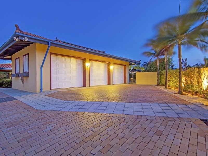 4 Commodore Drive, Birkdale QLD 4159