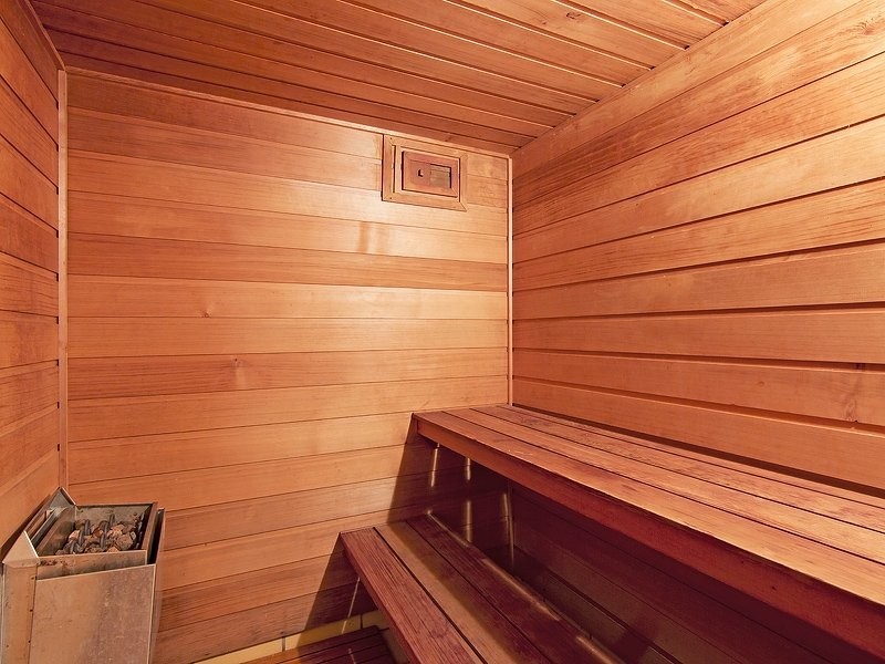 4 Commodore Drive, Birkdale QLD 4159