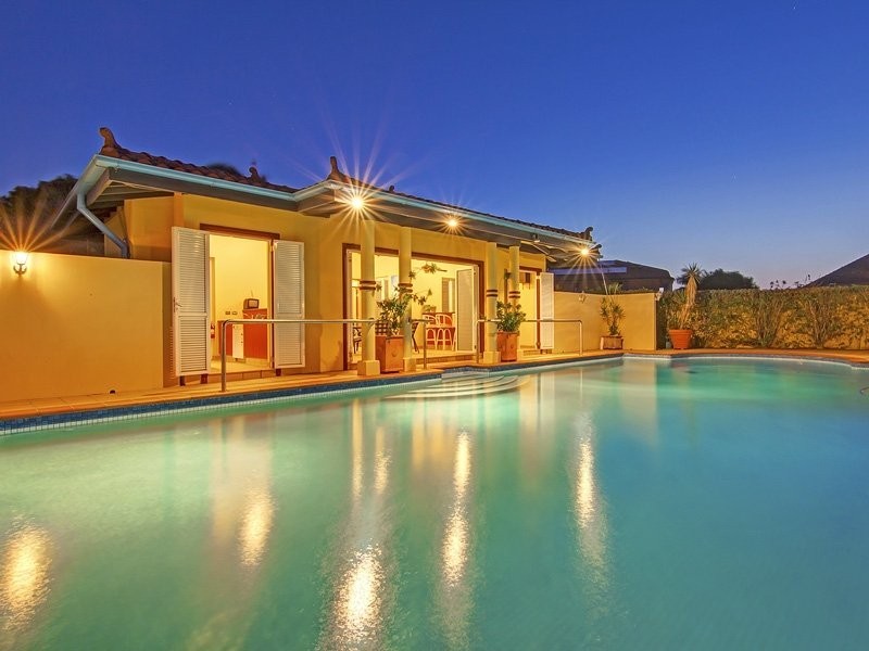 4 Commodore Drive, Birkdale QLD 4159