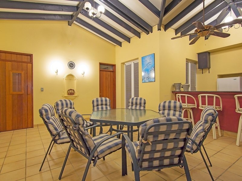 4 Commodore Drive, Birkdale QLD 4159