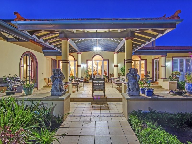 4 Commodore Drive, Birkdale QLD 4159