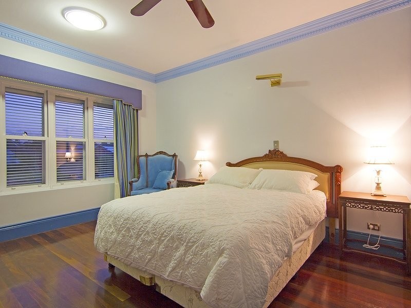 4 Commodore Drive, Birkdale QLD 4159