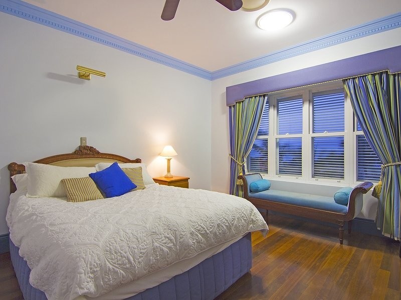 4 Commodore Drive, Birkdale QLD 4159