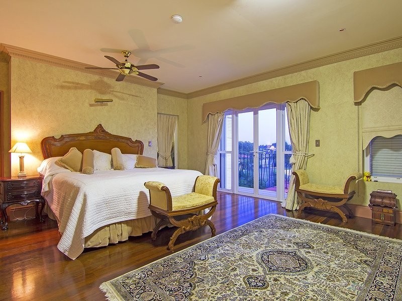 4 Commodore Drive, Birkdale QLD 4159