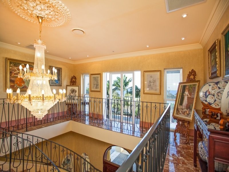 4 Commodore Drive, Birkdale QLD 4159