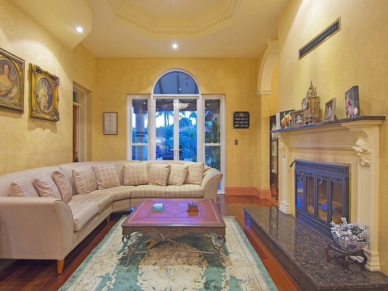 4 Commodore Drive, Birkdale QLD 4159