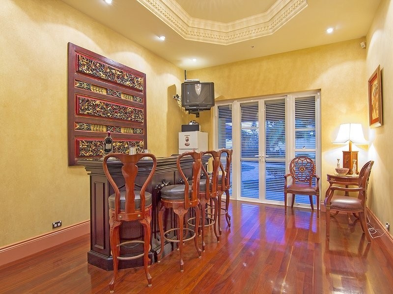 4 Commodore Drive, Birkdale QLD 4159