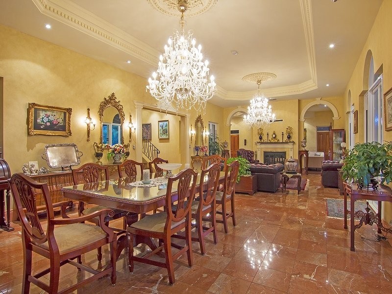 4 Commodore Drive, Birkdale QLD 4159