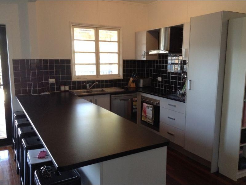 390 Richmond Road, Cannon Hill QLD 4170