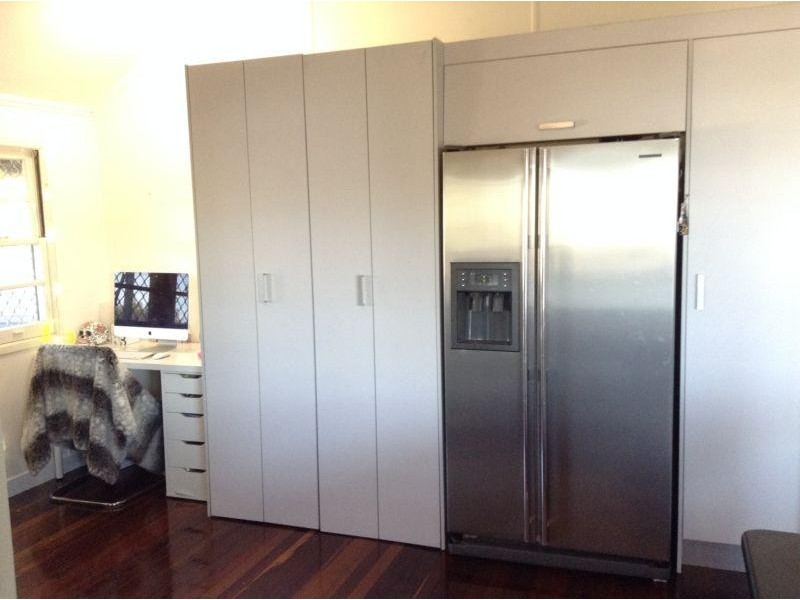 390 Richmond Road, Cannon Hill QLD 4170