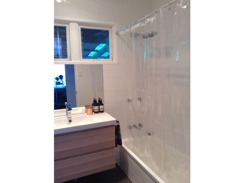 390 Richmond Road, Cannon Hill QLD 4170