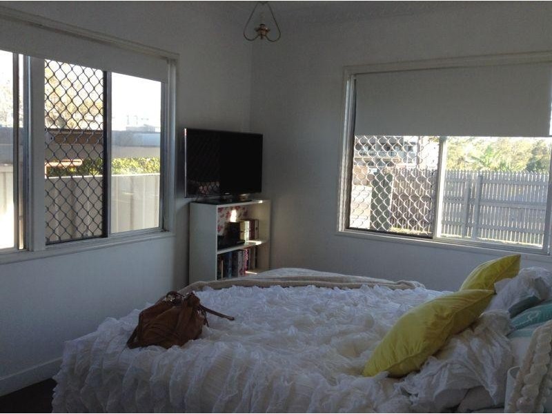 390 Richmond Road, Cannon Hill QLD 4170