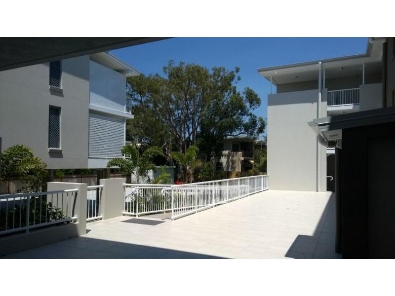 1-22/8 Ahern St, Labrador QLD 4215