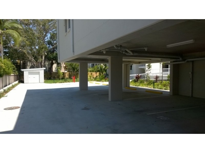 1-22/8 Ahern St, Labrador QLD 4215