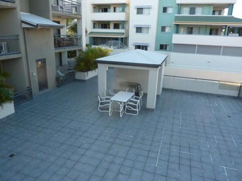 2/46 to 48 Lenneberg St, Southport QLD 4215