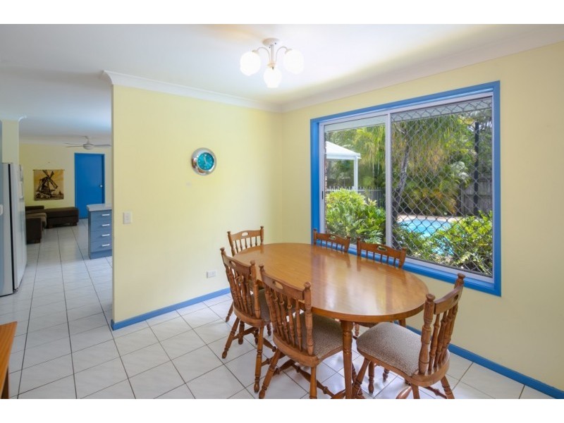 15 Fuchsia Close, Birkdale QLD 4159