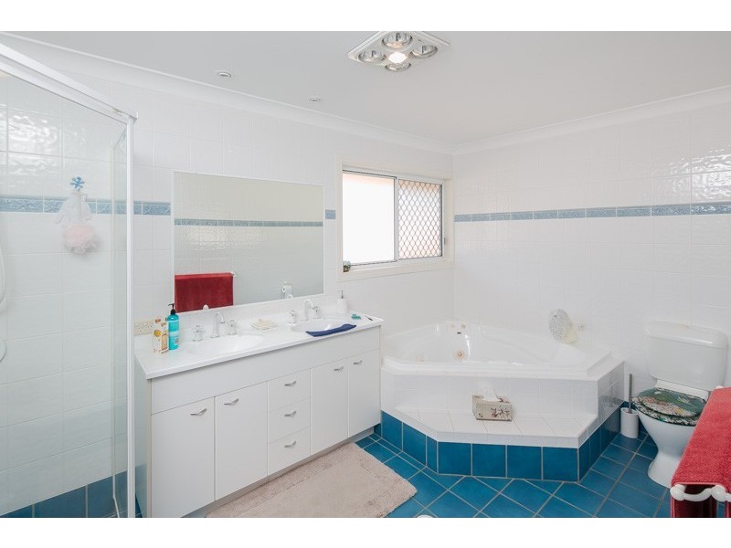 1 Sorrento Close, Wellington Point QLD 4160