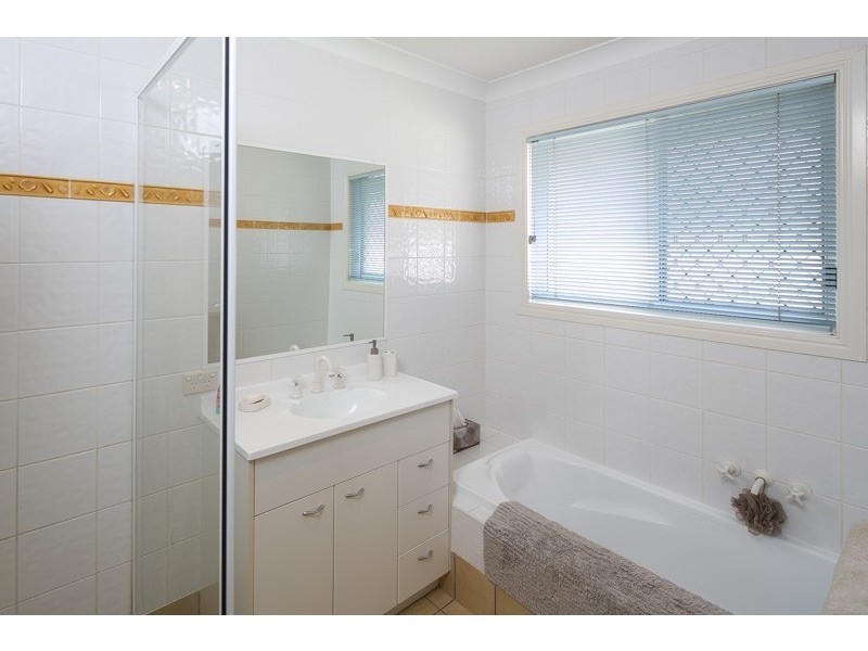 1 Sorrento Close, Wellington Point QLD 4160