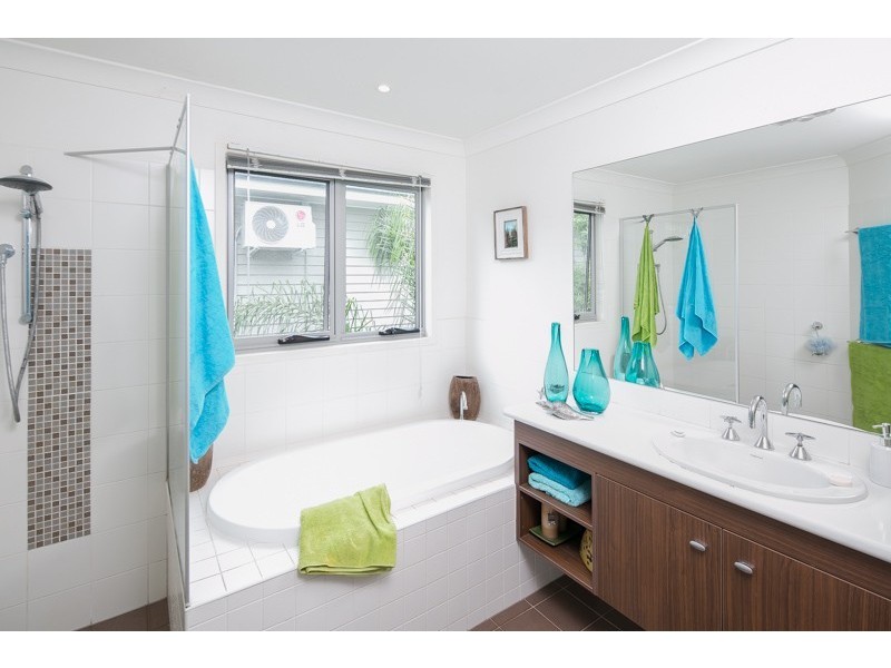 32 Bayview Street, Wellington Point QLD 4160