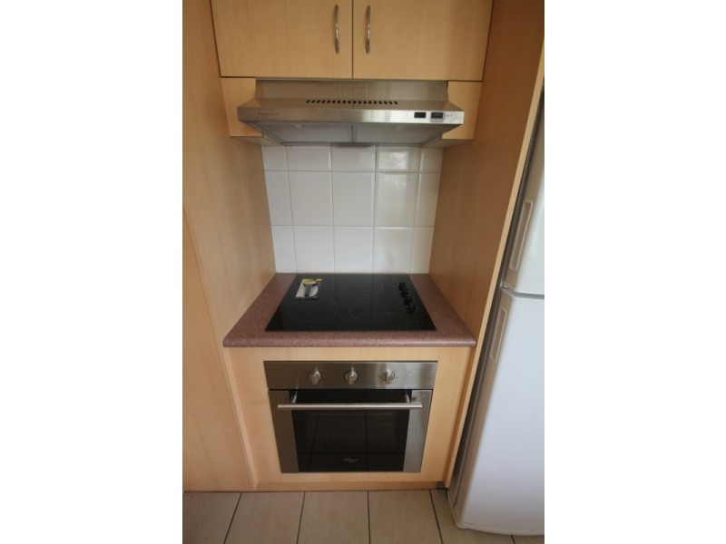 2/2 Broad st, Labrador QLD 4215