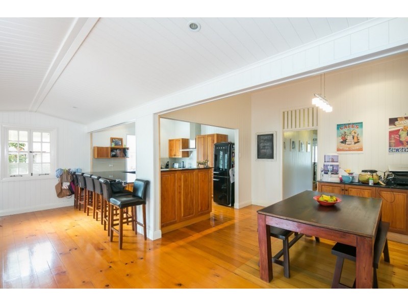 6 Rossmore Avenue, Coorparoo QLD 4151