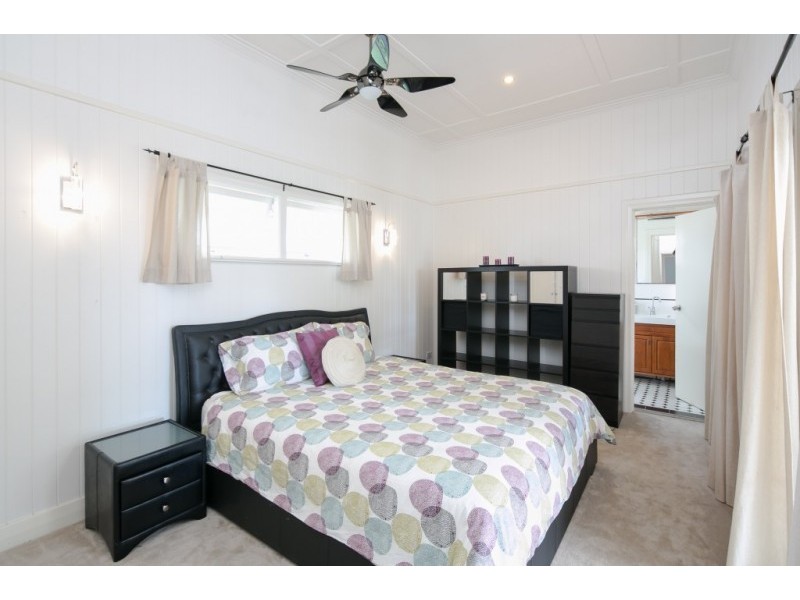 6 Rossmore Avenue, Coorparoo QLD 4151